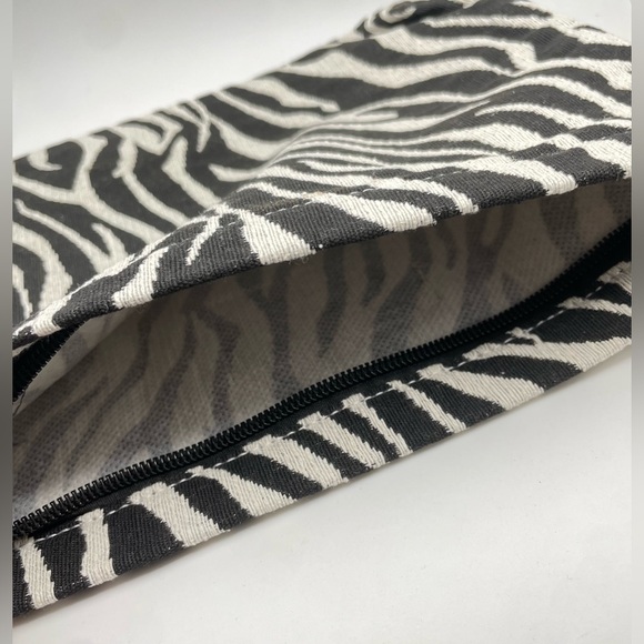 ZEBRA PRINT | Canvas Makeup Bag (Brand New!) ✨ - Picture 7 of 11